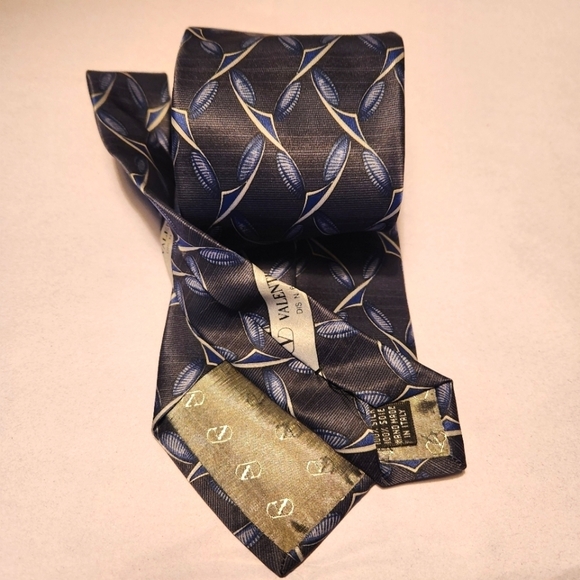 Valentino Cravatte Vintage Italian 100% Silk  Tie - Blue Geometric Pattern - Picture 1 of 10